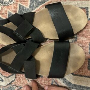 Universal Thread Black and Tan Sandals